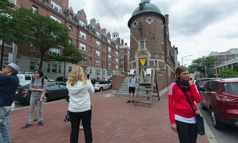 Boston, Cambridge and Harvard Tour - Harvard Yard, Widener Library and the lucky shoe