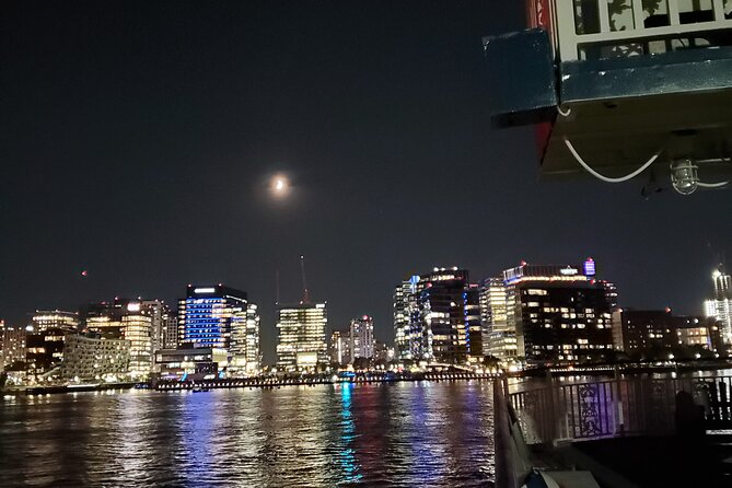 Boston Full Moon Cruise Tour - Amenities