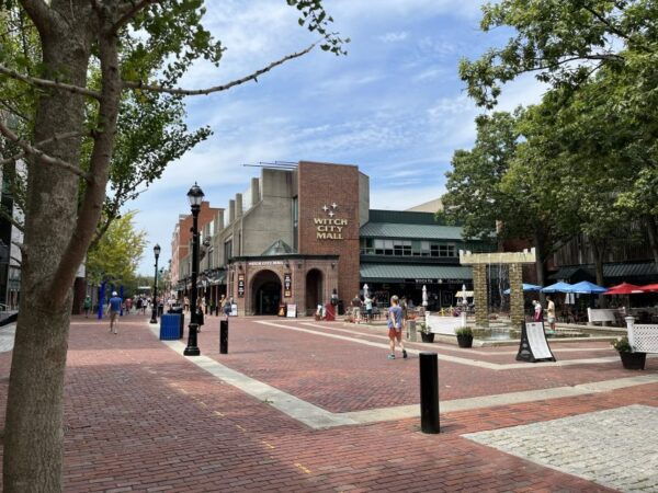 Boston: Guided Day Trip to Salem by Ferry With Witch Museum - Modern Discoveries in Salem