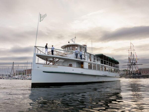 Boston Harbor: Winter Holiday Weekend Brunch Cruise - Onboard Amenities