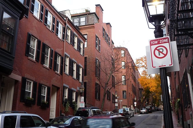 Boston Sightseeing Tour - a Fully-Narrated Driving Tour - Summary