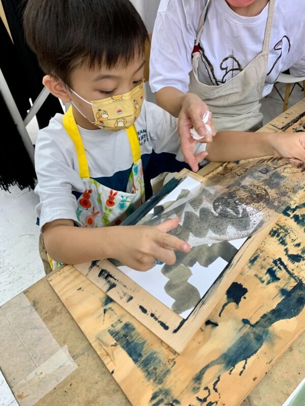 Botanical Printing Workshop | Cyanotype Workshop | Central - Making a cyanotype postcard, T-shirt, or tote