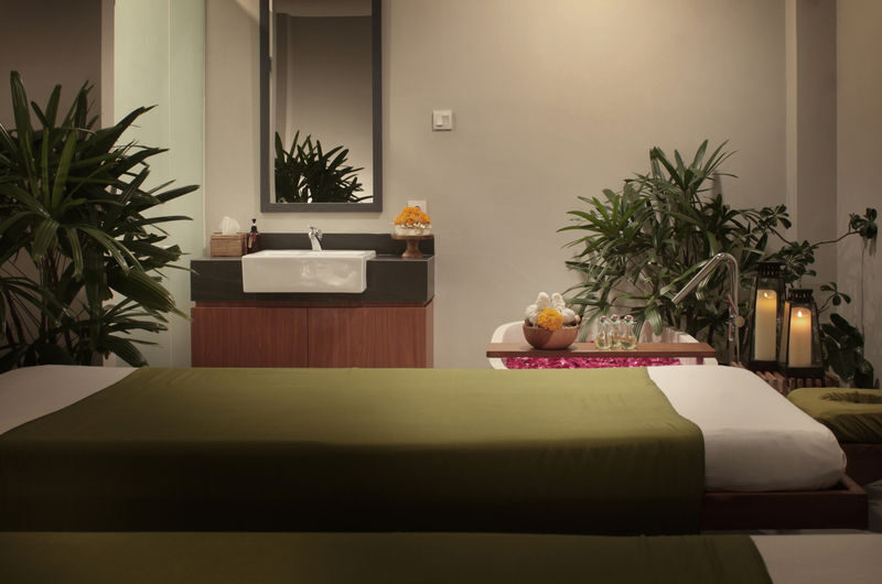 Botanika Spa & Wellness in Seminyak Bali with Free Transfer - What the 60-minute foot reflexology includes