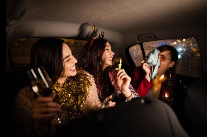 Bottomless Champagne Eiffel Tower Van Tour: All You Can Drink - Accessibility and Amenities