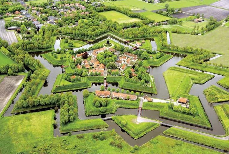 Bourtange: Fortress Museum Entry Ticket - Experiencing the Cannon and Buildings
