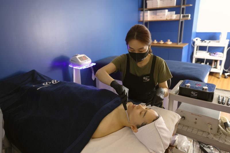 BR Aesthetics Spa: Luxury Massage & Skincare in Gangnam Seoul - What happens during facial care