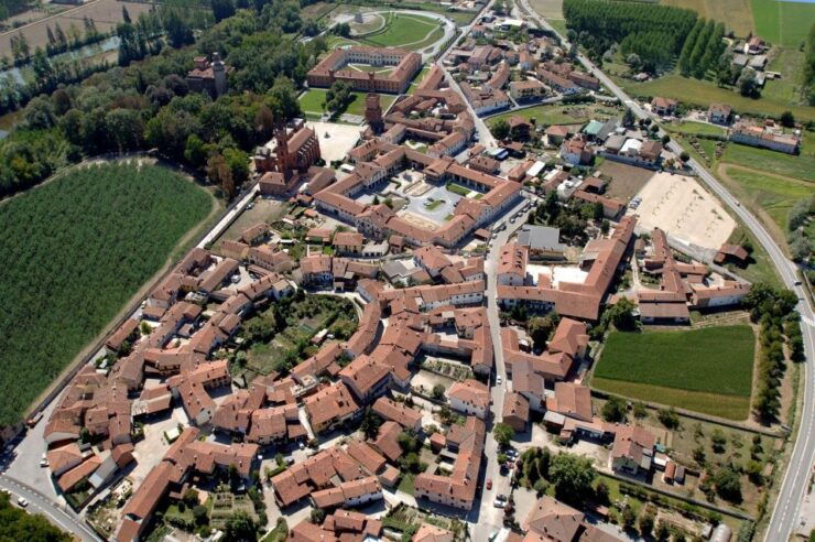 Bra: Historic Town Highlights Guided Walking Tour - Activity Description