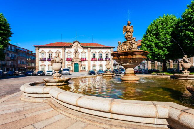 Braga: First Discovery Walk and Reading Walking Tour - Key Attractions