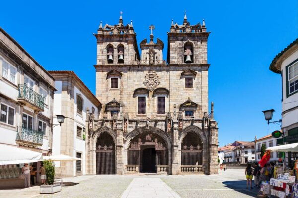 Braga: Highlights App Guided Tour With Puzzles - Braga Cathedral and Holy Cross Church