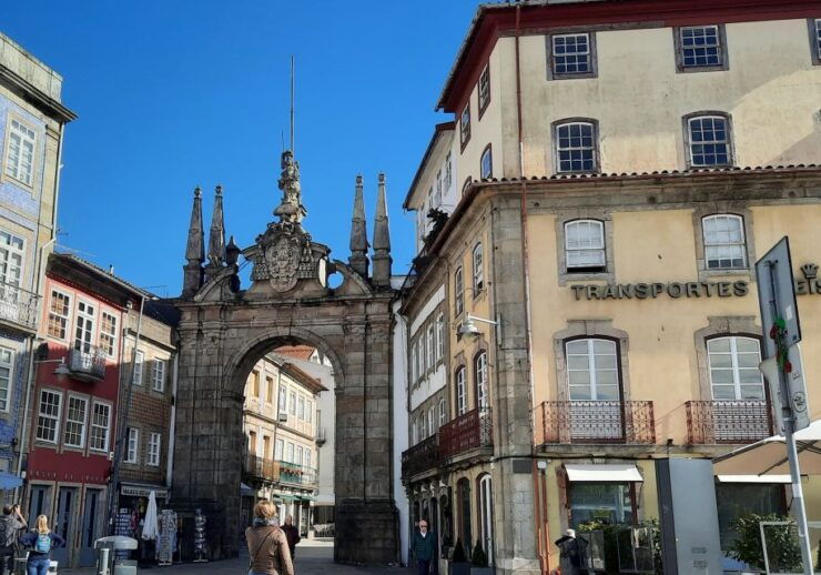 Braga: Scavenger Hunt and City Highlights Walking Tour - Booking and Cancellation