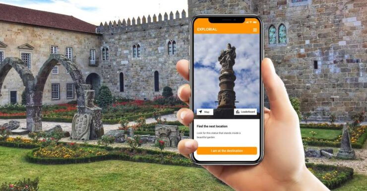 Braga: Scavenger Hunt and City Highlights Walking Tour - Experience