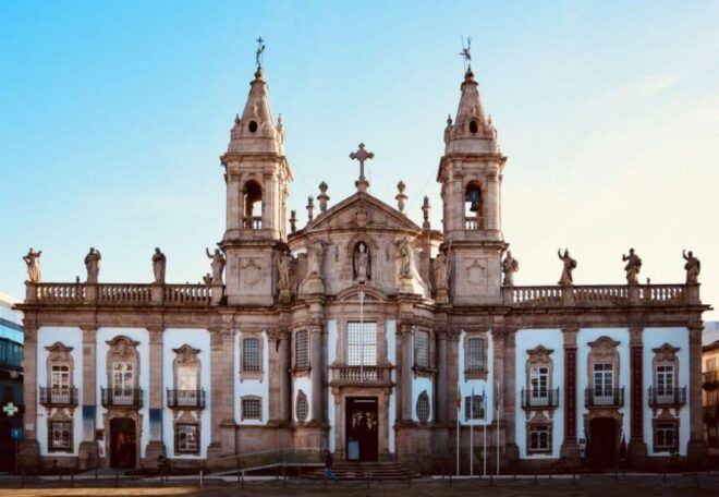 BRAGA: TOUR HD BRAGA MERCEDES V EXT LONG - Location Highlights