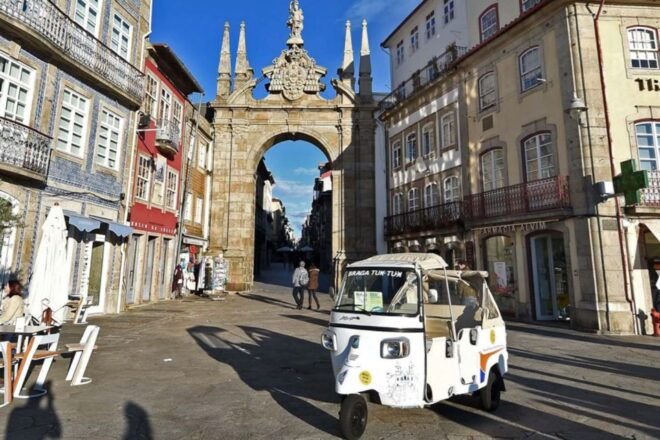 Braga: Tuk Tuk City Tour - Bom Jesus Church and Its Baroque Staircase