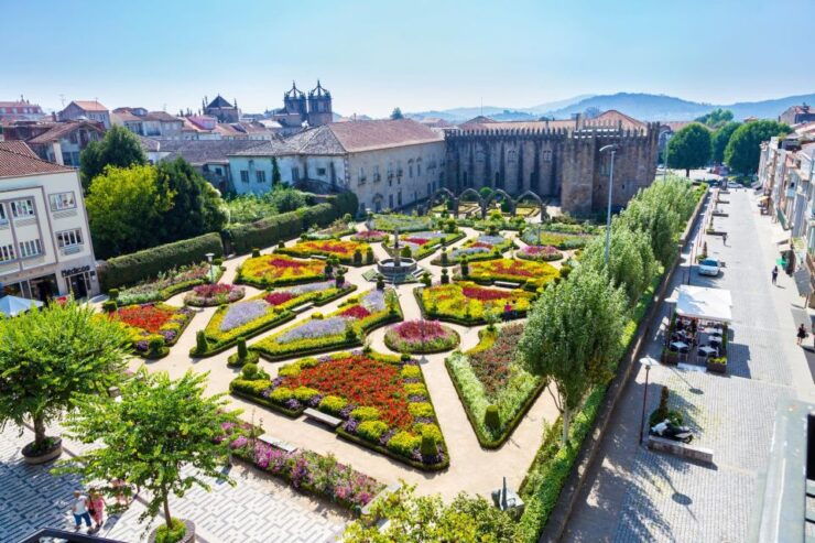 Braga's Family Discovery Trail: A Walk Through History - Activity Details