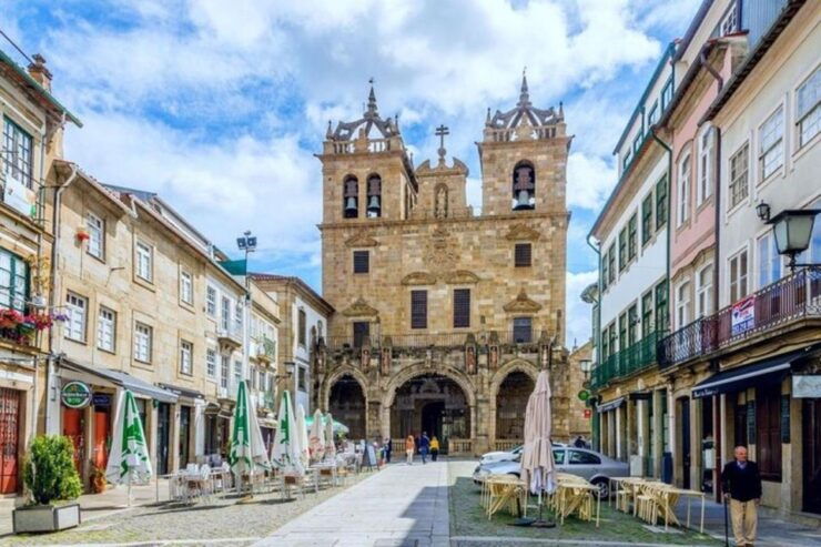 Braga's Festive Lights: A Christmas Journey - Guided Christmas Market Experience