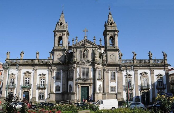 Braga's Timeless Treasures: A Cultural Walking Tour - Braga Cathedral
