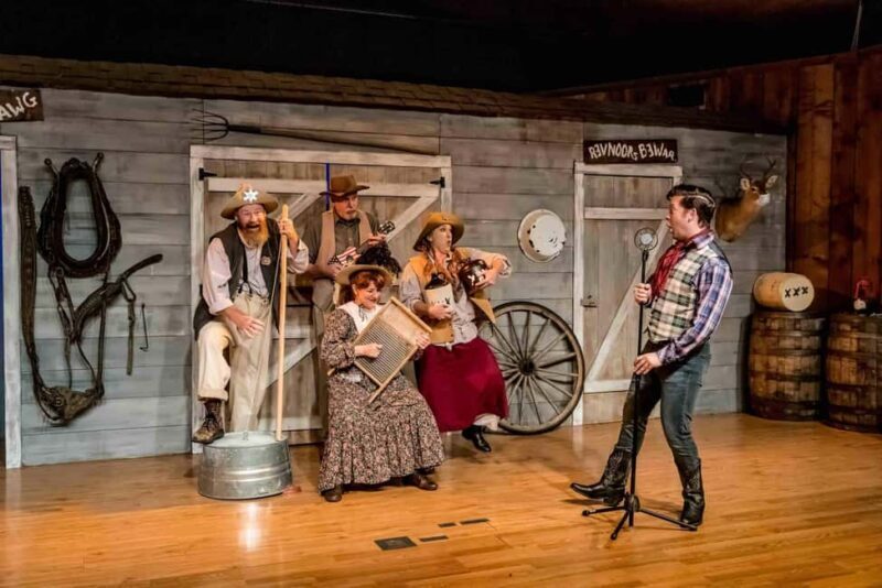 Branson: Whodunnit Hoedown Murder Mystery Dinner Show - The Show’s Pacing and Duration