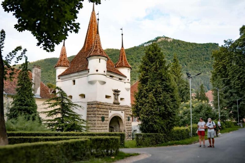 Brasov: Guided Walking Tour with Professional Photos - Who Should Consider This Tour?