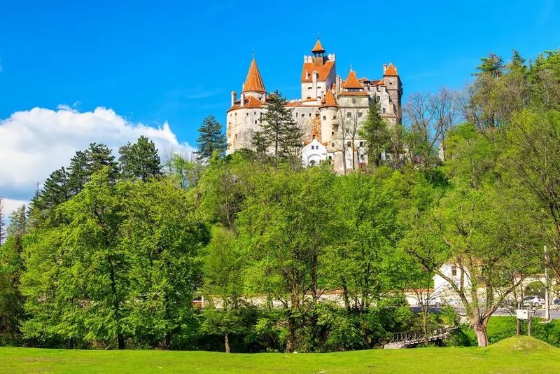 Brasov Peles & Bran Castles Full-Day Cultural Tour - Bran Castle: the real building and its Dracula shadow