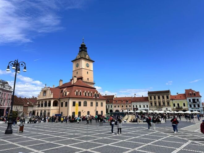 Brasov: Walking Tour of the Old Town & Photo Hotspots - Local Insights