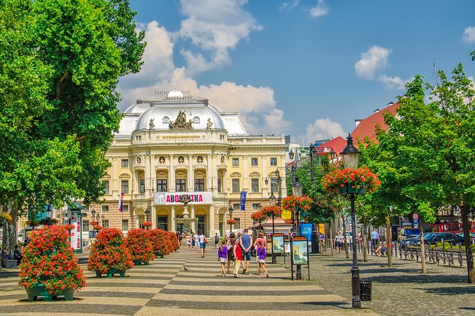 Bratislava From Vienna By Bus With Coffee & Cake - Bus Transportation
