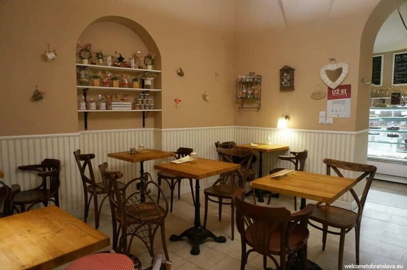 Bratislava: Old Town Cake Tasting Experience - Discovering the Cake Tasting Experience in Bratislava