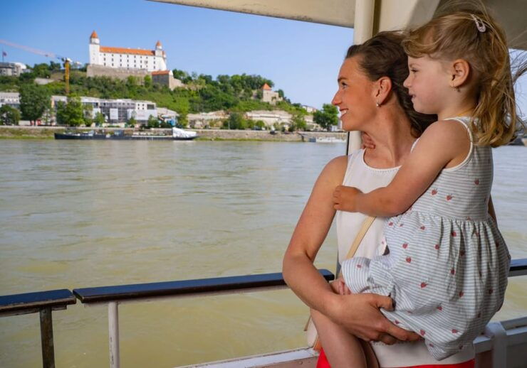 Bratislava: Sightseeing Bus Tour and City Cruise - Good To Know