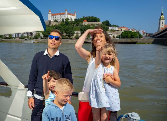 Bratislava: Sightseeing Bus Tour and City Cruise - Languages and Commentary