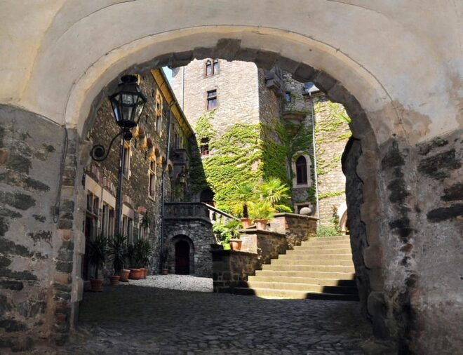 Braunfels: Guided Tour of the Fairytale Castle Braunfels - Meeting and Availability