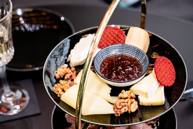 Breakfast in the Wintergarten Varieté Theater in Berlin - Expectations and Accessibility