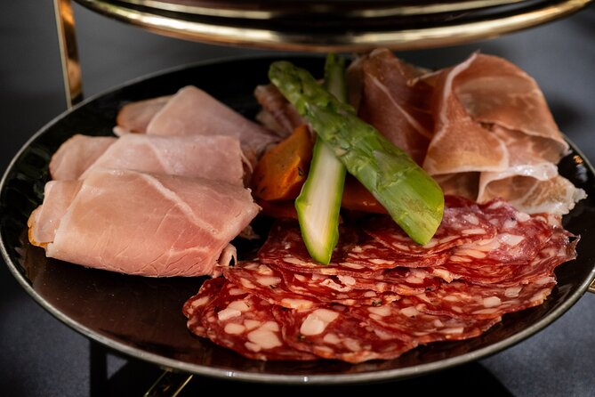 Breakfast in the Wintergarten Varieté Theater in Berlin - Cancellation Policy