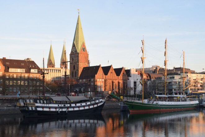 Bremen: Private Walking Tour With a Professional Guide - Historical Landmarks and Monuments