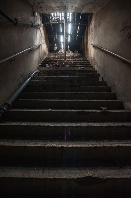 Bremen: Underground Guided Tour - Guide and Accessibility