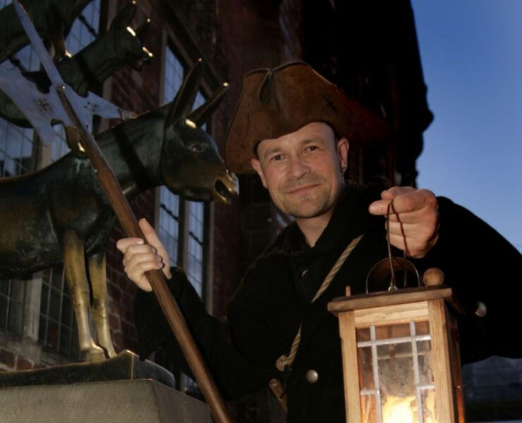 Bremen: Walking Tour in German With Night Guard - Booking Information