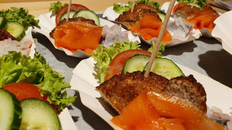 Bremerhaven: Fish Bite Guided Walking Tour - Experience Description