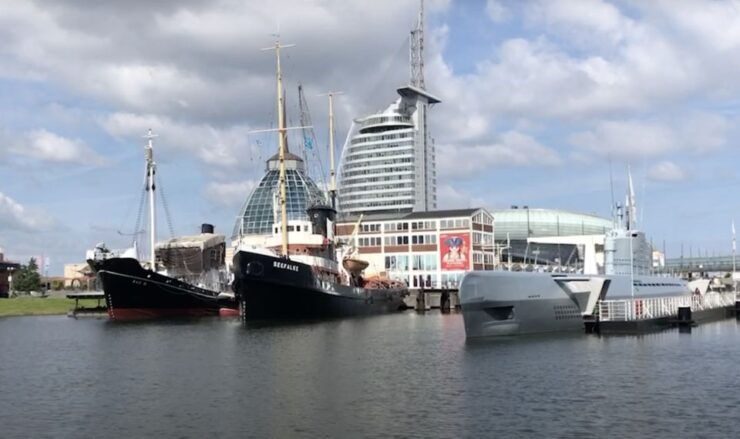 Bremerhaven: Sailor's Yarn, Legends and Sea Walking Tour - Tour Highlights