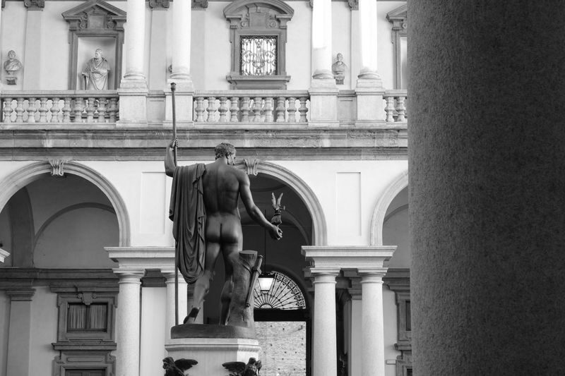 Brera Art Gallery and neighborhood tour in Milan - Why Brera makes a good place to meet art