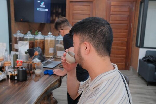 Brews & Bites: Hanoi Coffee Workshop With Traditional Meal - Cultural Exchange Opportunities
