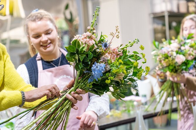 Bridal Bouquet And Boutonniere Making Workshop in London - Meeting and Transportation