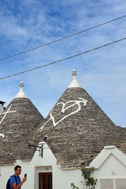 Brindisi: Alberobello, Locorotondo & Ostuni Tour With Brunch - Exploring Alberobello
