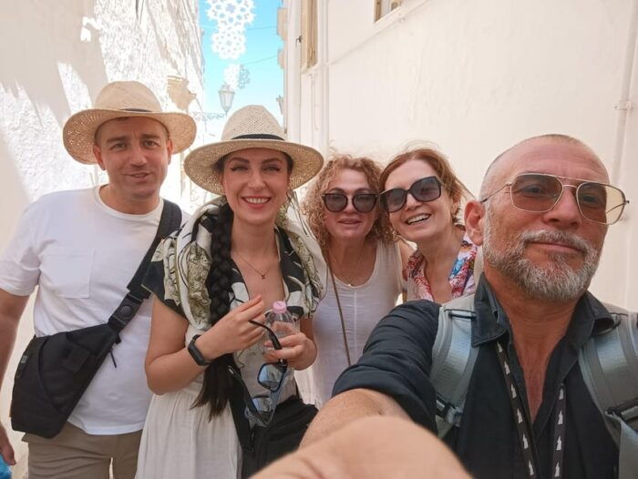 Brindisi: Alberobello, Locorotondo & Ostuni Tour With Brunch - Comfortable Transportation and Expert Guidance