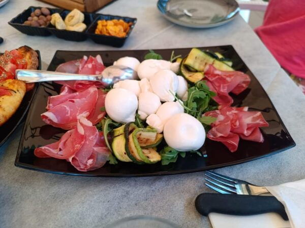 Brindisi: Alberobello, Locorotondo & Ostuni Tour With Brunch - What to Bring