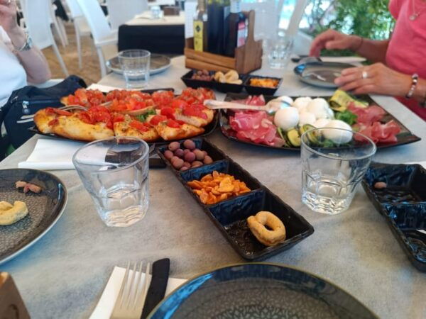 Brindisi: Alberobello, Locorotondo & Ostuni Tour With Brunch - Customer Reviews