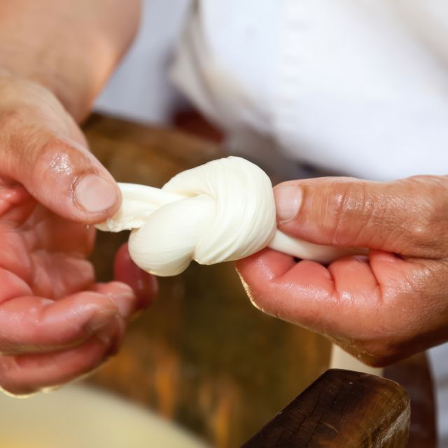 Brindisi: Mozzarella Live Show & Tasting in a Cheese Factory - Experience Highlights