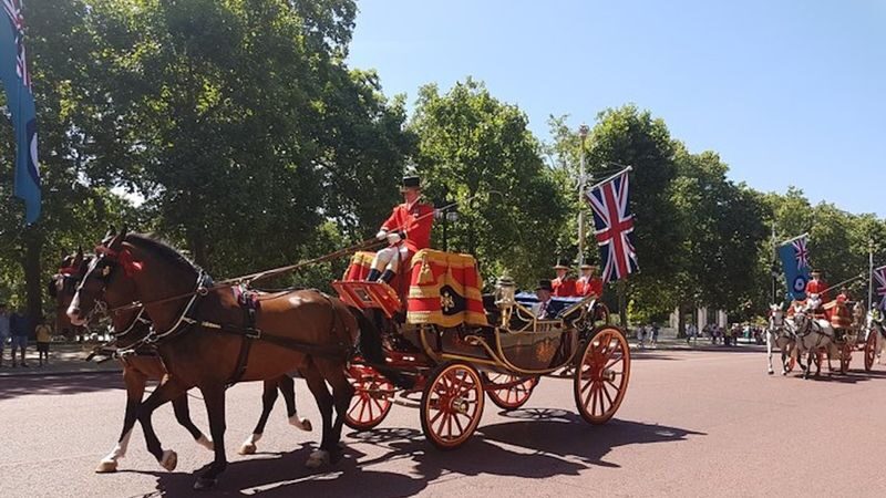 British Royalty Walking Tour - From the Ritz to Green Park