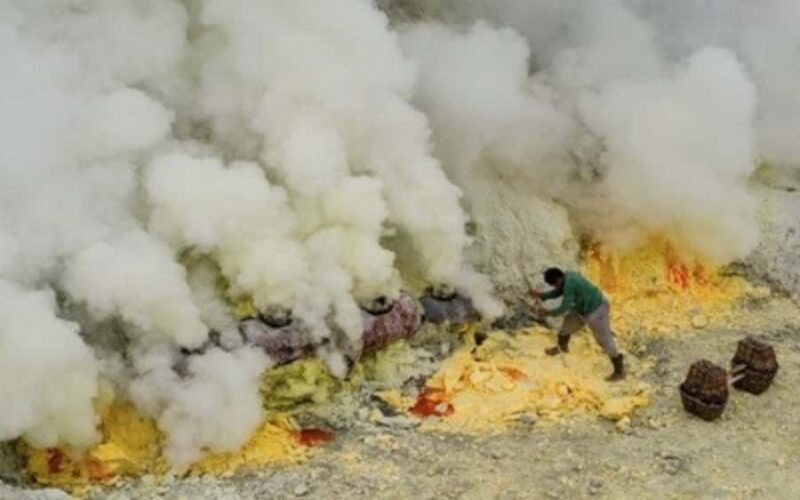 Bromo : 2 Day Bromo Ijen Start Surabaya - Discovering the Java Volcanoes: A 2-Day Bromo and Ijen Adventure