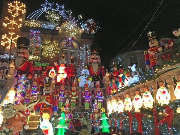 Brooklyn: 1.5-Hour Dyker Heights Christmas Lights Tour - Neighborhood Highlights