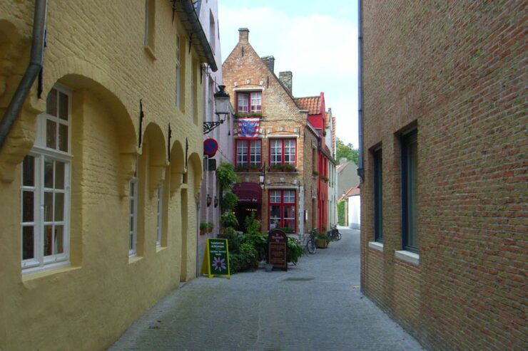 Bruges: Christmas Market Private Walking Tour - What to Expect on the Tour