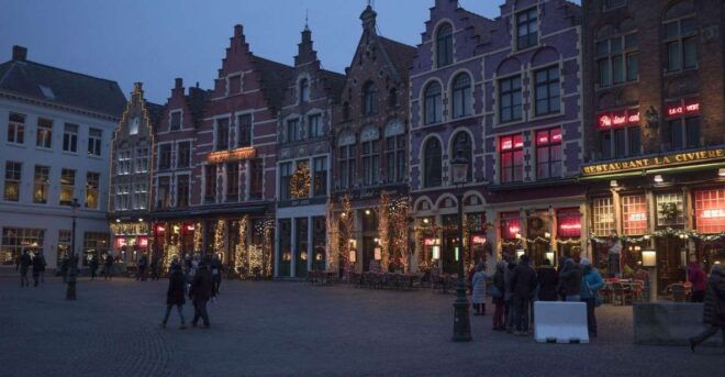 Bruges: Christmas Market Private Walking Tour - Exploring the Festive Atmosphere
