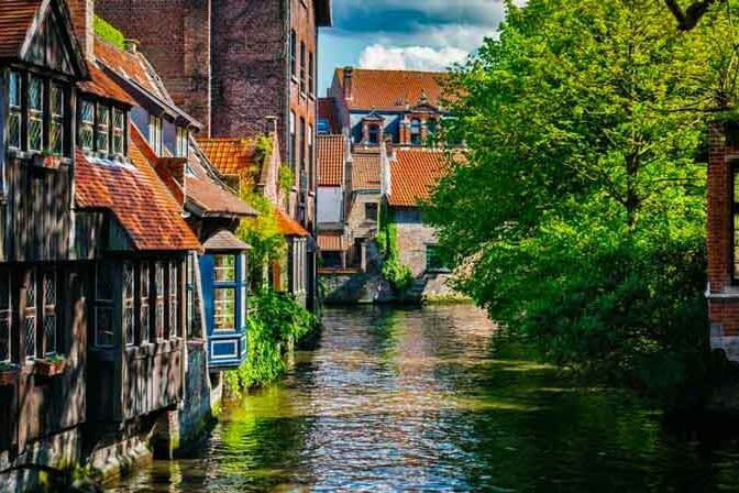 Bruges Day Trip from Paris - A canal cruise, lunch, or chocolate stop?